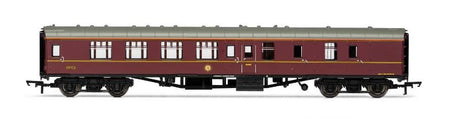 Hornby Hogwarts Mk1 BSK 99312 model train coach, featuring intricate details from the wizarding world.