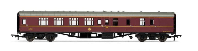 Hornby Hogwarts Mk1 BSK 99312 model train coach, featuring intricate details from the wizarding world.