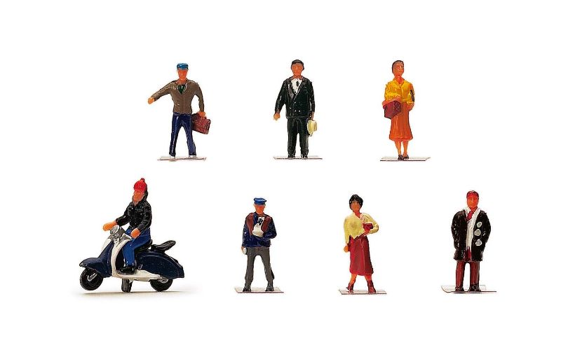 Detailed 1/76 scale figures for creating a vibrant urban scene in model train layouts.