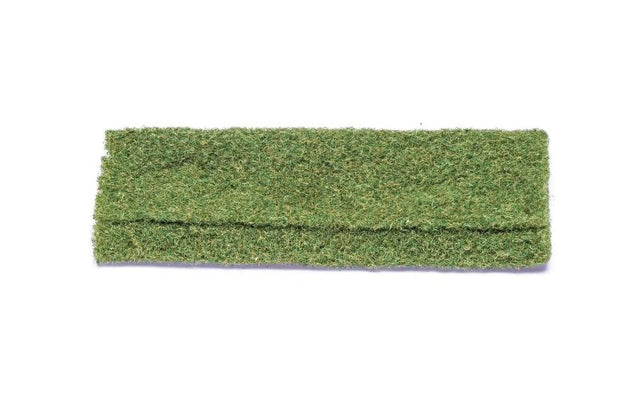 Dark green wild grass for model train layouts, enhancing realism in 1:76 scale scenes.