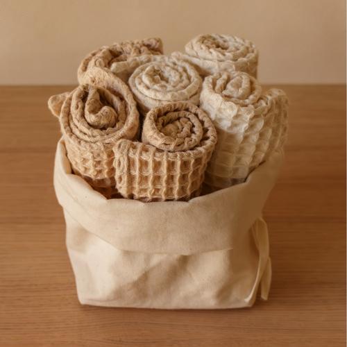 Akiiko Piqué Waffle Hand Towel Set - 3 Natural, 3 Latte, 1 Pouch 130x130x230mm