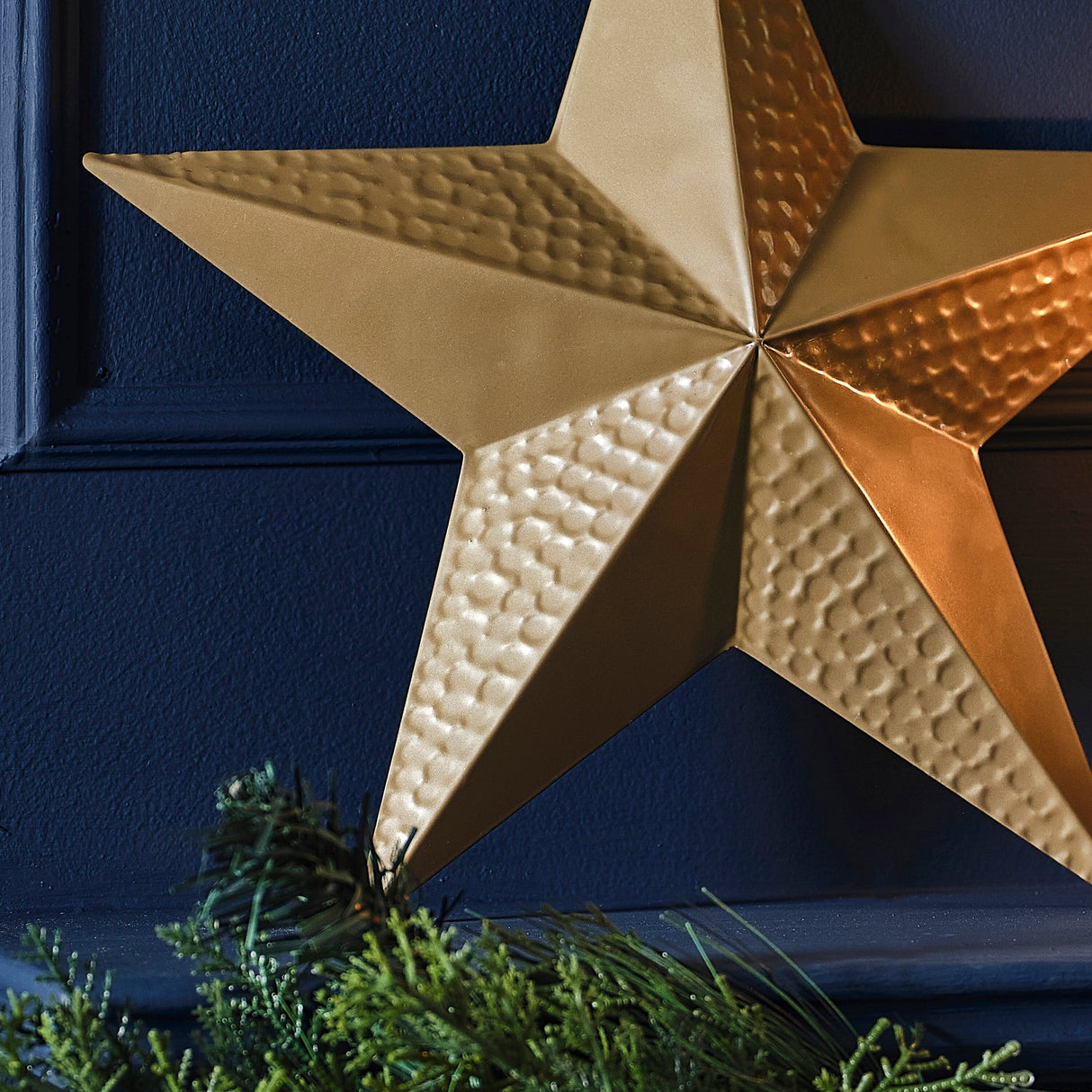 Christmas Decoration - Velvet Luxe Hammered Metal Gold Star