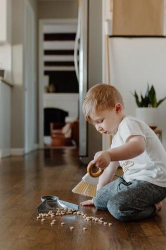 TinyTeam-Mini-DustpanBrush-Whte-FC14608W