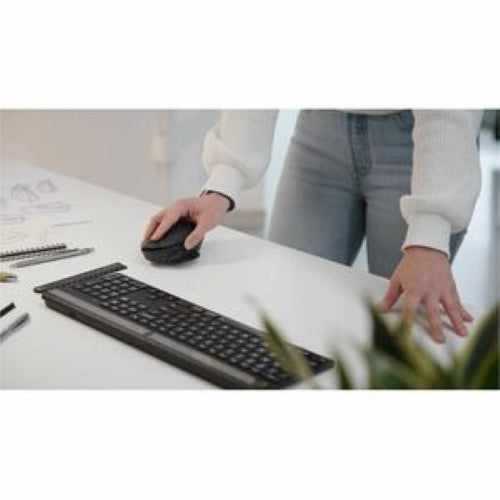 Eco-Friendly Ergonomic Mouse - Targus EcoSmart Mid Size Optical - 4000 DPI Bluetooth Technology