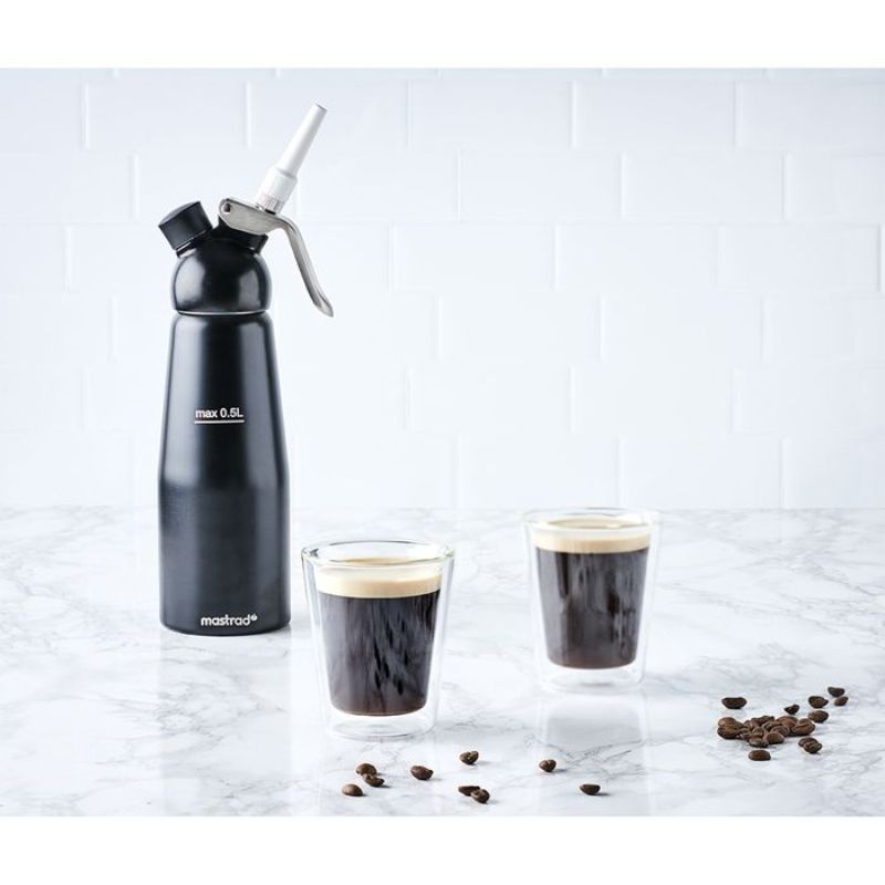COLD BREW NITRO COFFEE BREWER - MASTRAD for crafting nitro-infused cold drinks at home with a 0.5L capacity and easy cleaning.
