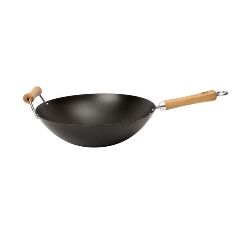 Wok Star Non Stick Carbon Steel Wok: 14-inch, easy maintenance, ideal for stir-frying meals for 4-6 people.
