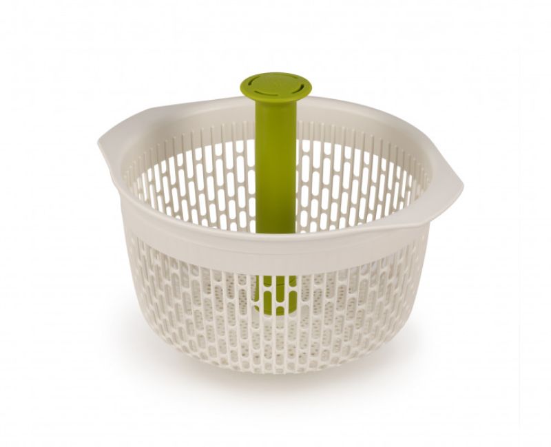 Joseph Joseph Spindola Spinning Colander, a 2-in-1 tool for rinsing and drying fruits and vegetables with pump-action mechanism.