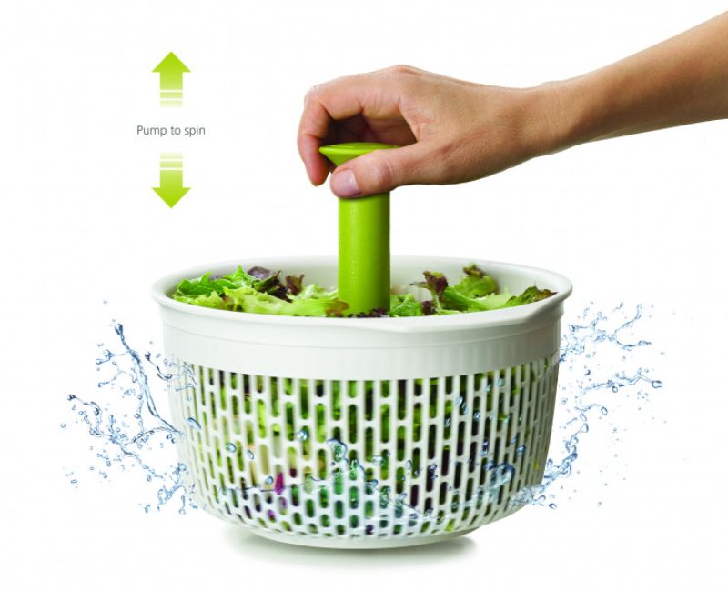 Joseph Joseph Spindola Spinning Colander: a compact 2-in-1 tool for washing and drying fruits and veggies with ease.