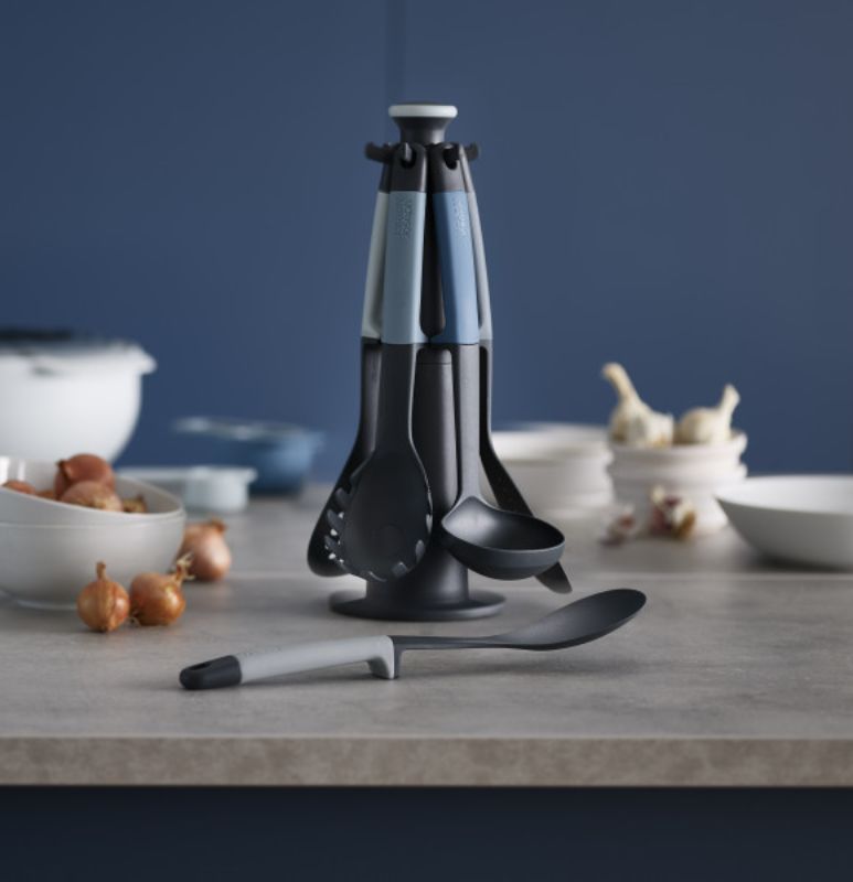 Joseph Joseph Elevate 6-piece Carousel Set in Sky, with ergonomic handles and elevated tool heads for hygienic cooking.