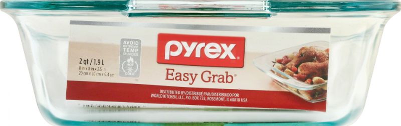 Set of 4 Pyrex Easy Grab® square baking dishes with ergonomic handles, ideal for casseroles and desserts, oven-safe 20cm.
