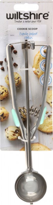 Wiltshire Cookie Scoop with ergonomic grip for uniform cookies, 4 cm diameter for consistent cookie sizing.