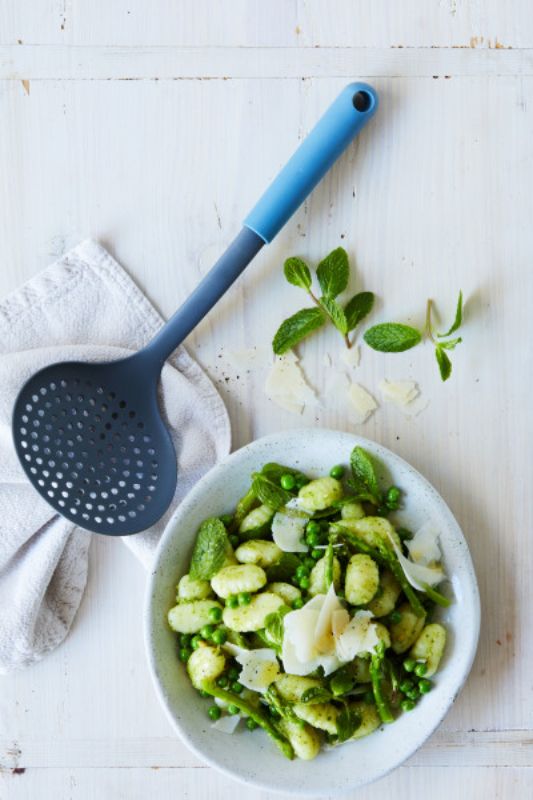 Wiltshire Eco Friendly Skimmer made from 98% bio-based materials, ideal for draining, skimming, and frying sustainably.