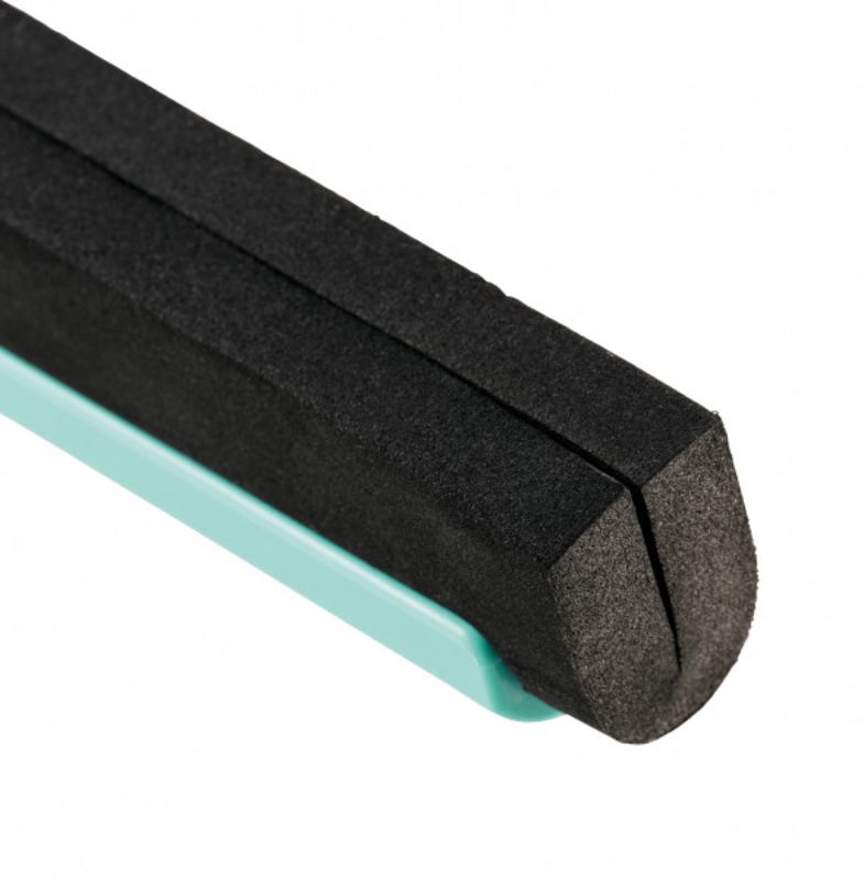 Leifheit Rubber Trekker Click with 45cm double rubber lip for efficient floor cleaning and easy handle connection.