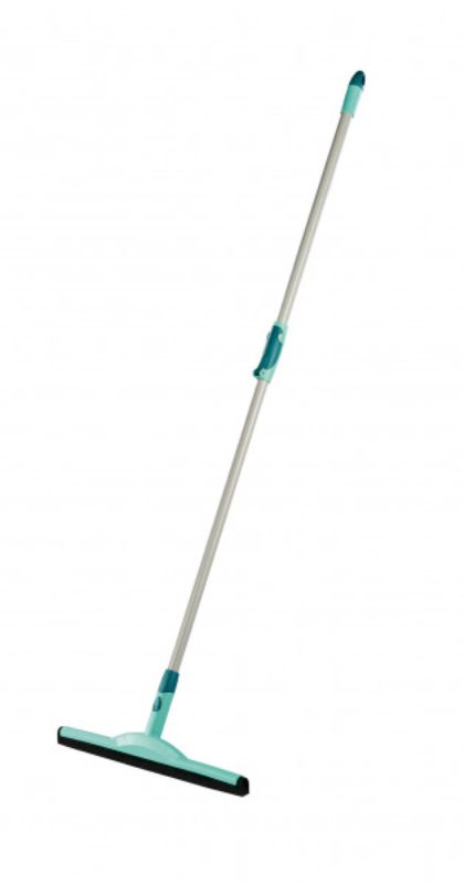 Leifheit Rubber Trekker Click with double rubber lip for effective dirt and water removal on large tile surfaces.