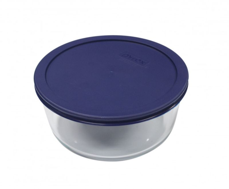 Pyrex Simply Store 4 Cup Round Container with blue lid, ideal for food storage and freshness, microwave and dishwasher safe.