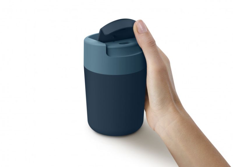 Joseph Joseph Sipp Travel Mug in blue, 340 ml, with flip-top cap for hygiene and leakproof design for travel.