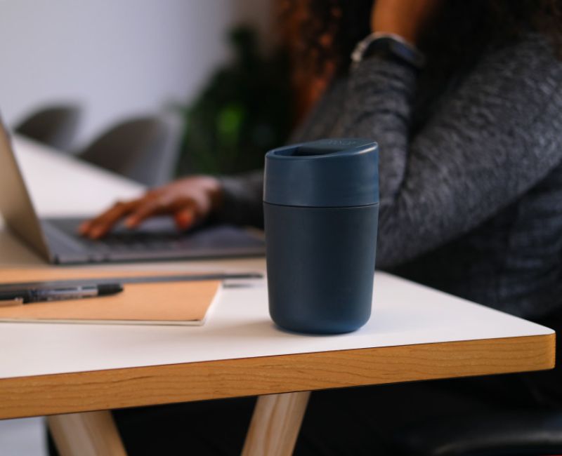 Joseph Joseph Sipp Travel Mug in blue, 340 ml, featuring a hygienic flip-top cap and leakproof design for safe travel.