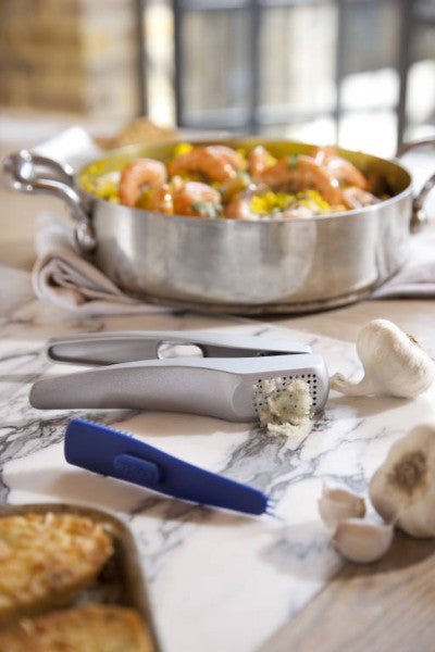 Garlic-Press-Susi-3-With-Cleaner-Zyliss