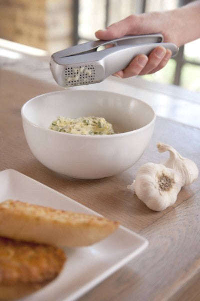 Garlic-Press-Susi-3-With-Cleaner-Zyliss