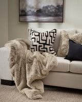 Throw - Pelage Taupe (130 x 150cm)