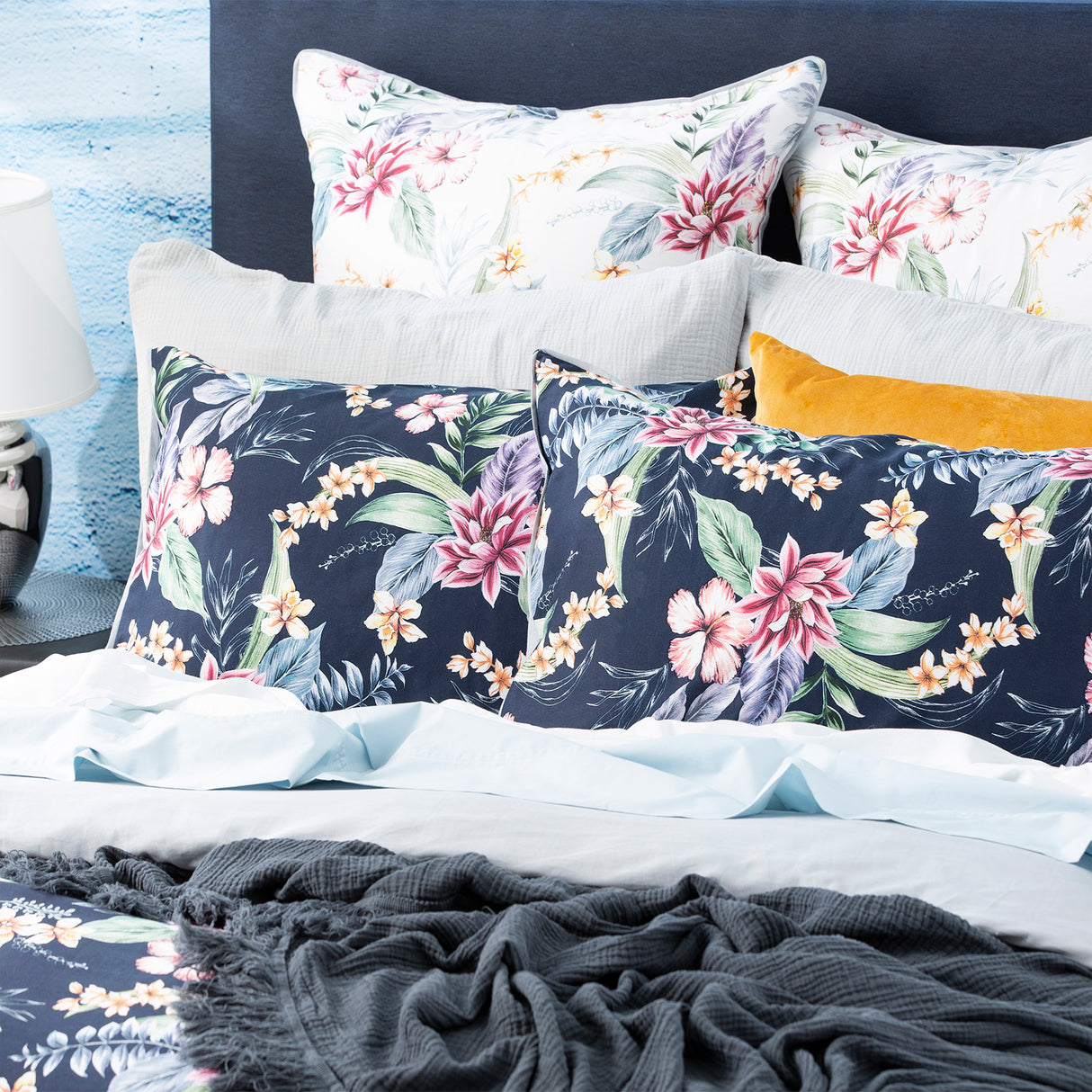 Renee Taylor 300 TC Cotton Reversible Quilt / Duvet cover Set Super King Sophie