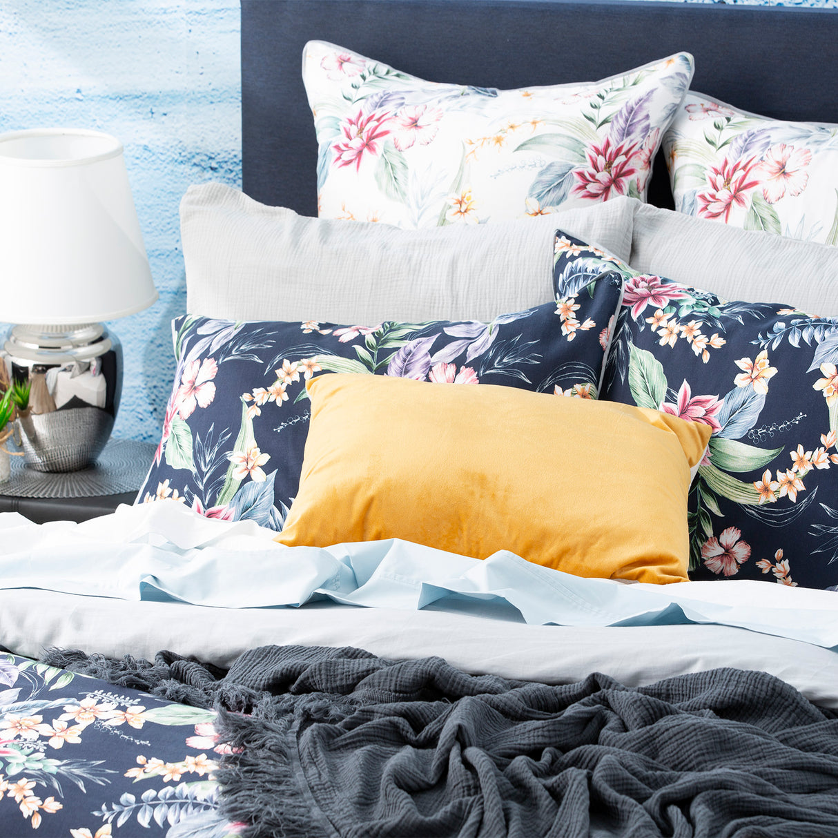 Renee Taylor 300 TC Cotton Reversible Quilt / Duvet cover Set King Sophie