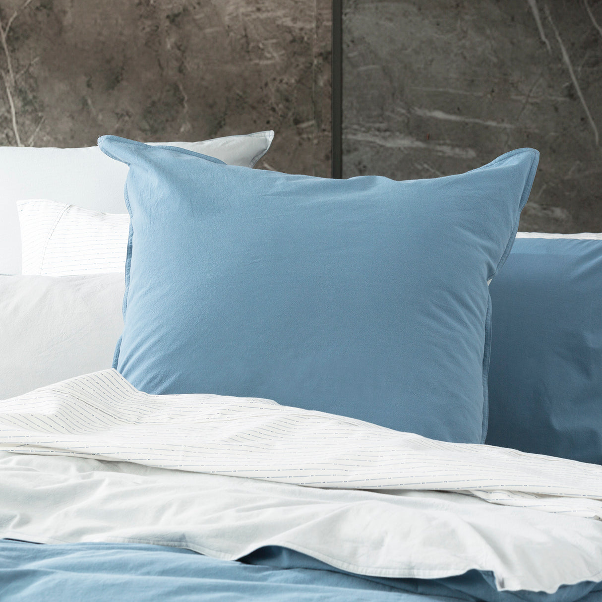 Vintage stone washed reversible Quilt / Duvet cover set Super King Blue