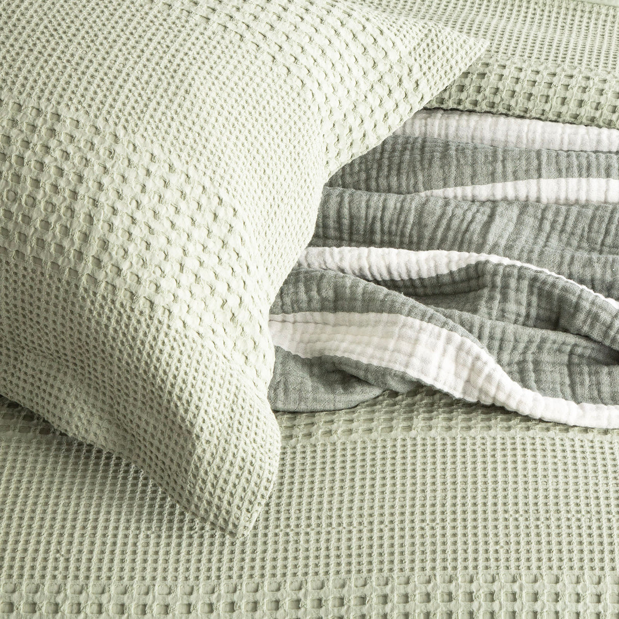 Renee Taylor Elegance Waffle Cotton Jacquard Quilt / Duvet Cover set Double Moss