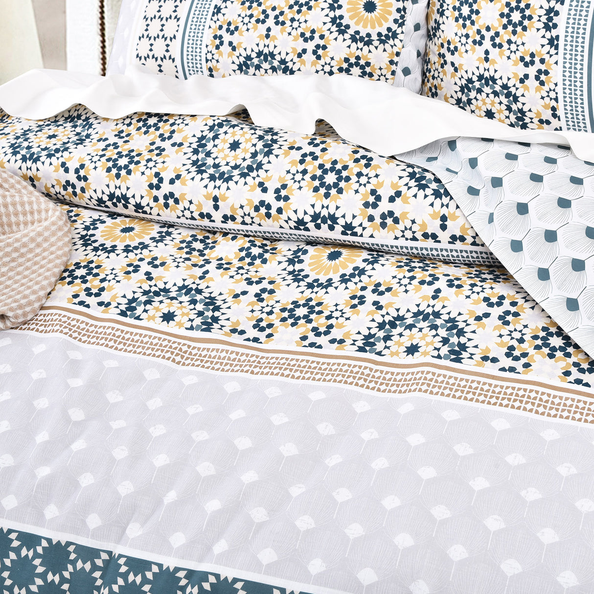 Renee Taylor 300 TC Cotton Reversible Quilt / Duvet Cover Set King Benitta
