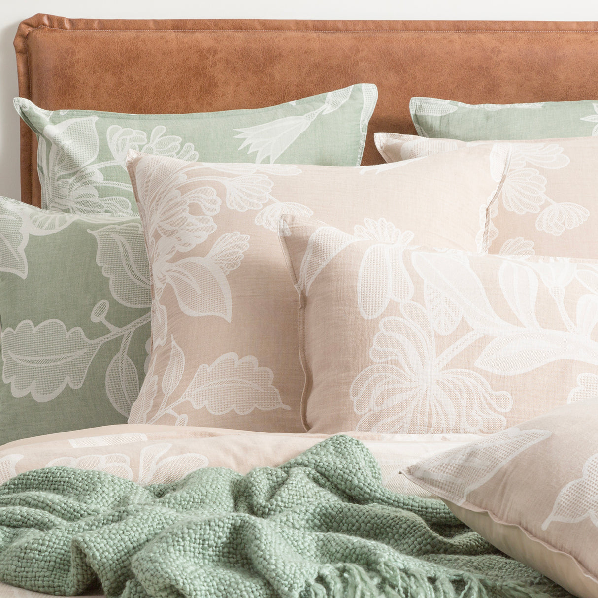 Renee Taylor Bentley Cotton Jacquard Quilt / Duvet cover set Double Nude