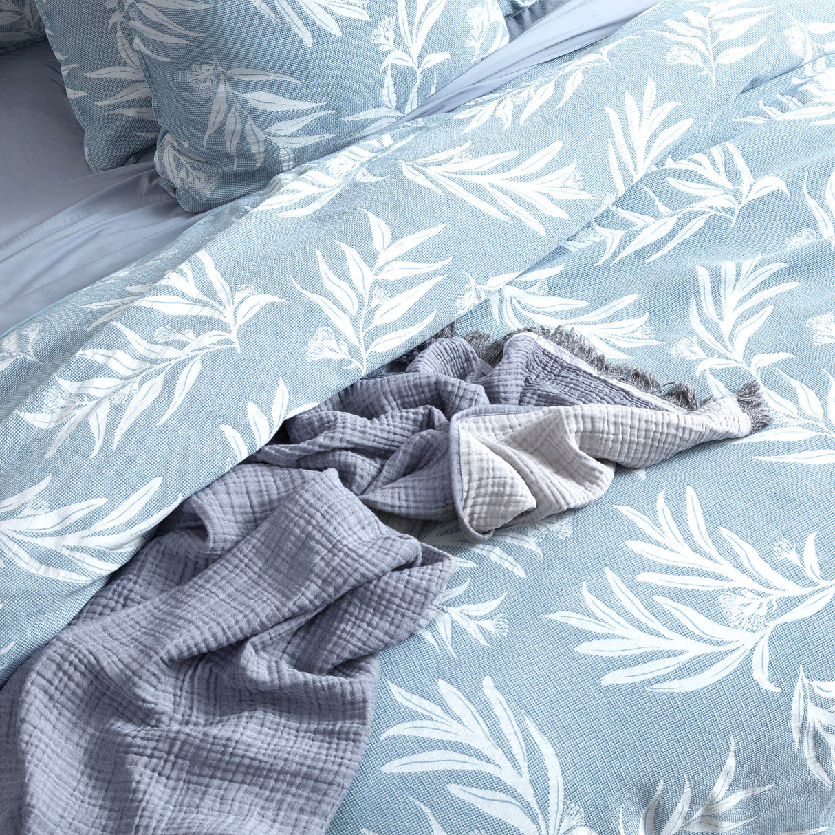 Renee Taylor Native Cotton Jacquard Quilt / Duvet cover set King French Blue