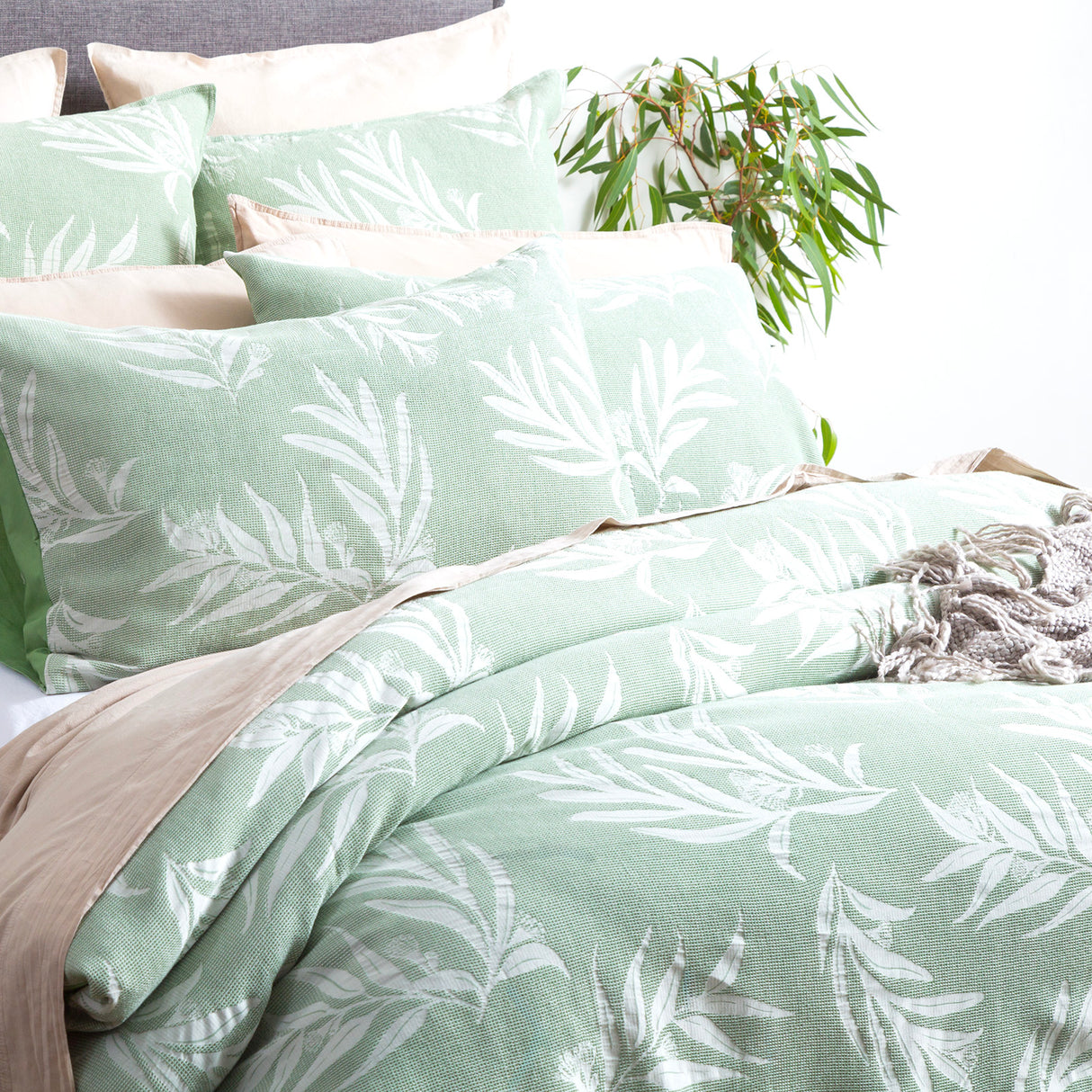 Renee Taylor Native Cotton Jacquard Quilt / Duvet cover set Double Juniper