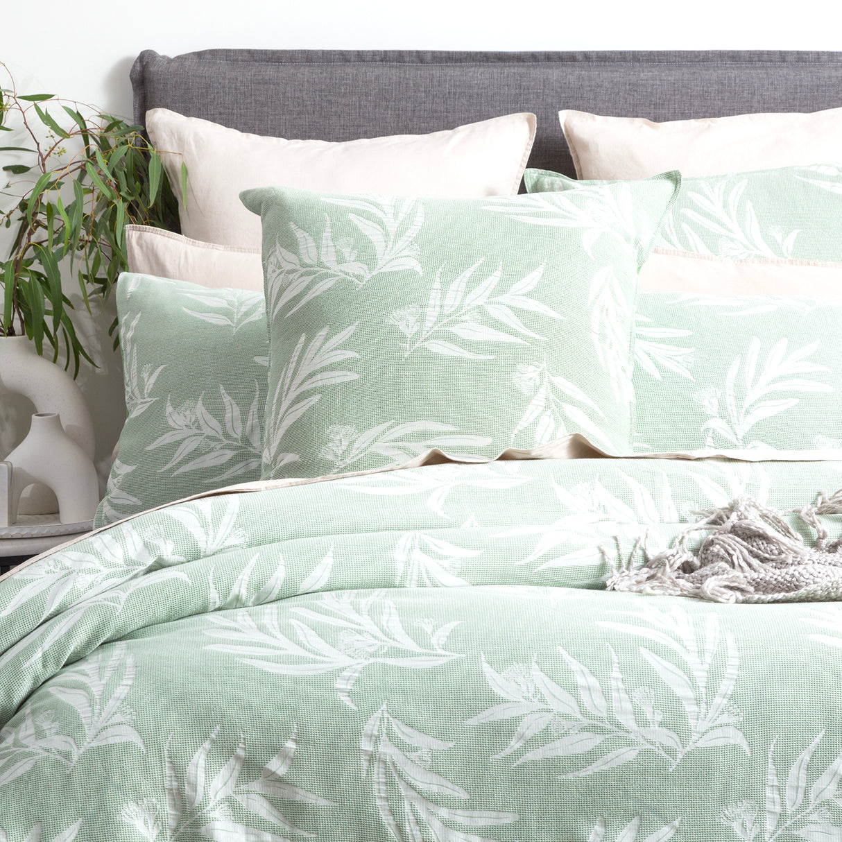 Renee Taylor Native Cotton Jacquard Quilt / Duvet cover set Double Juniper