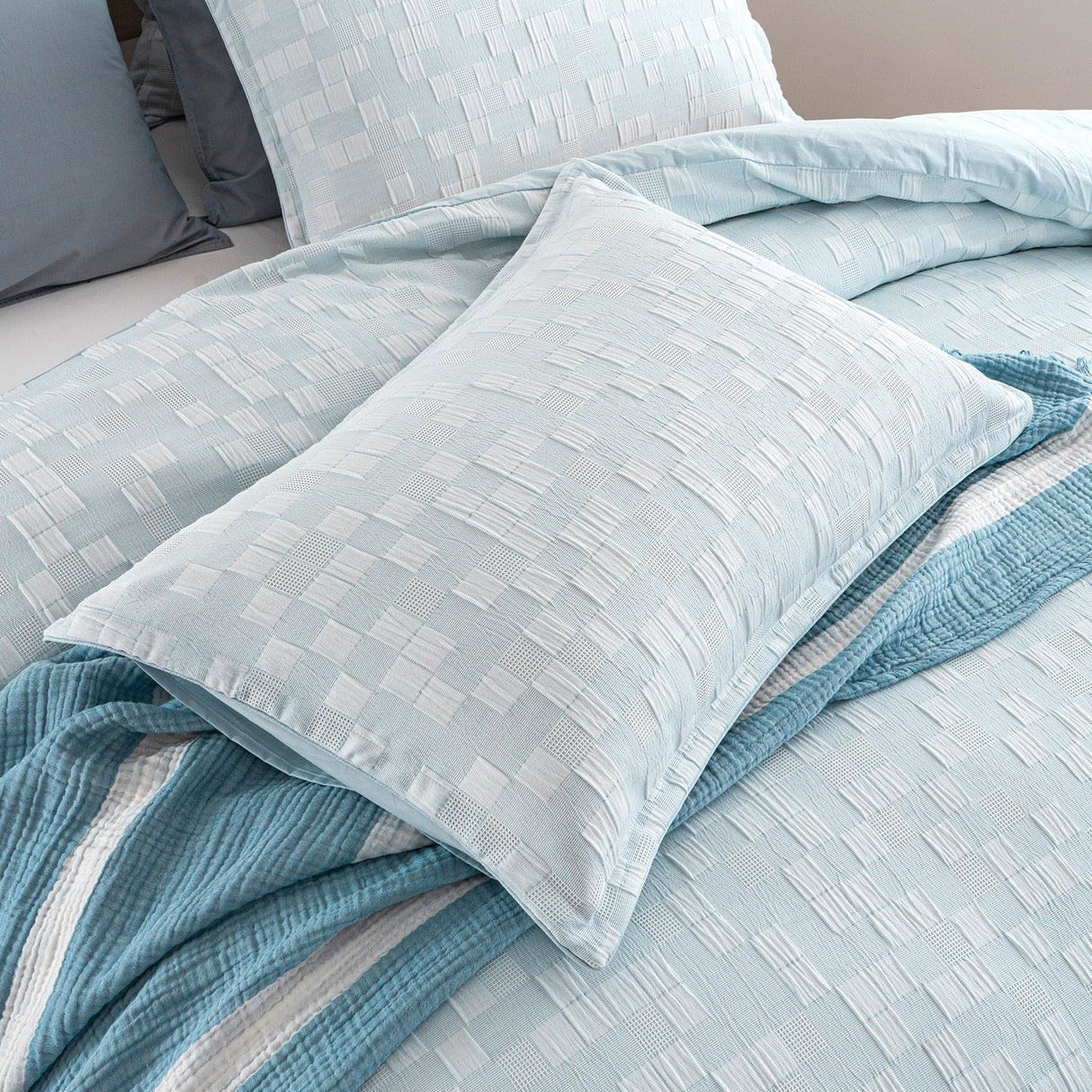 Renee Taylor Jervis Checks Jacquard Quilt / Duvet Cover Set King French Blue