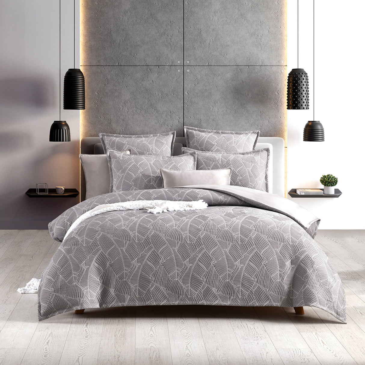Renee Taylor Bengali Jacquard Quilt / Duvet cover Set King Silver