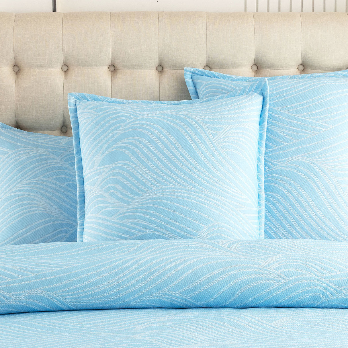 Renee Taylor Oscillate Jacquard Quilt / Duvet cover set Super King Sky