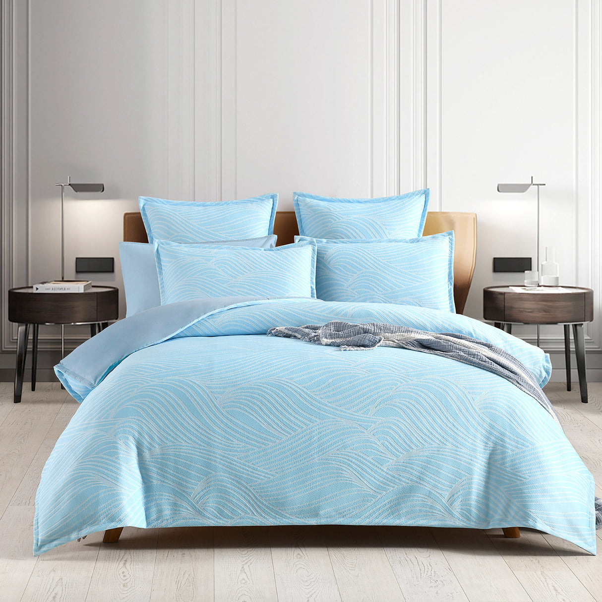 Renee Taylor Oscillate Jacquard Quilt / Duvet cover set Super King Sky