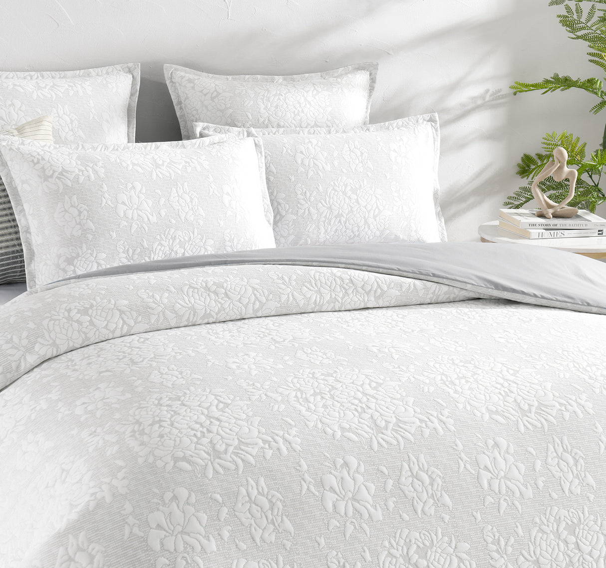 Renee Taylor Chloe Jersey Jacquard Quilt / Duvet cover set King Ivory
