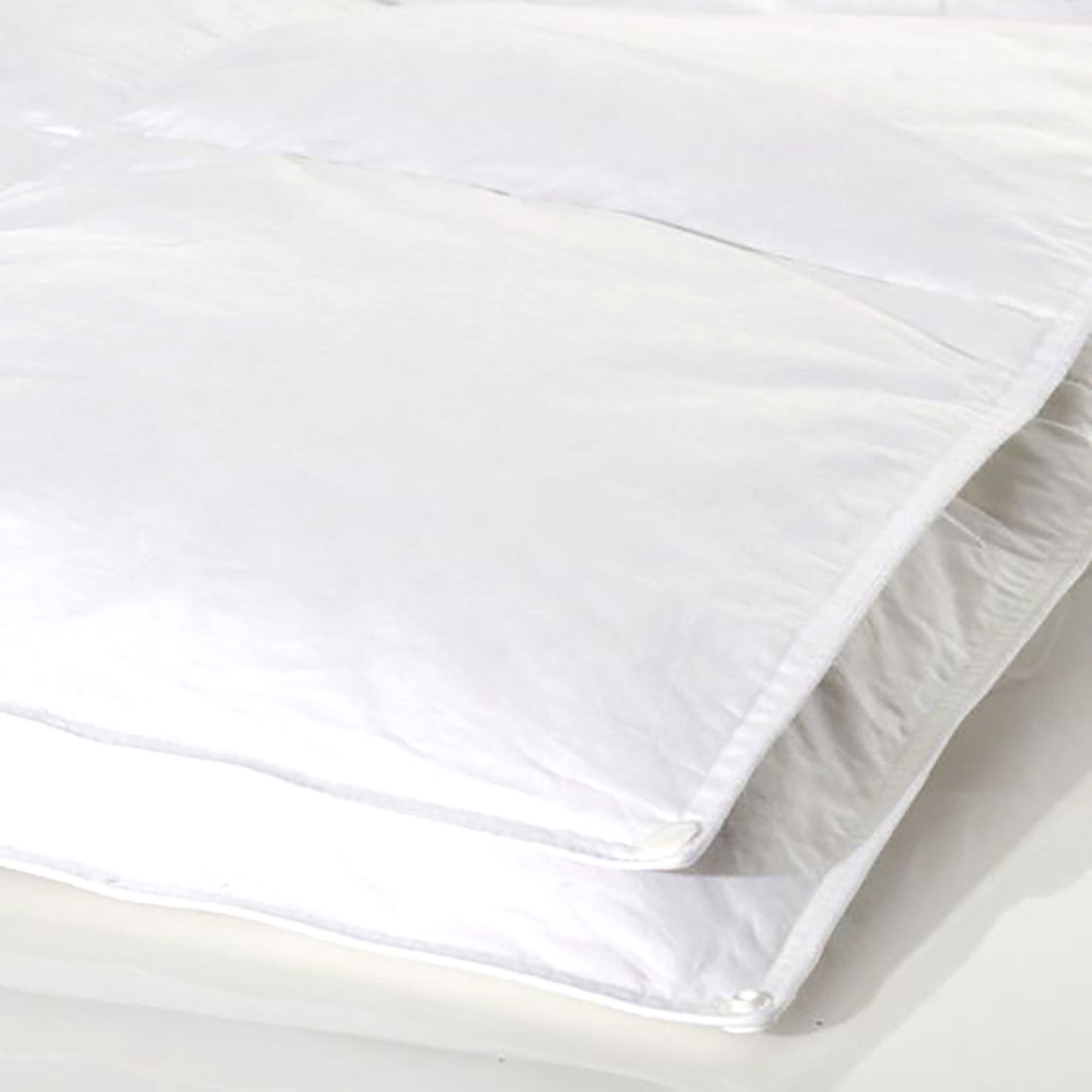 Supreme Four Seasons Clip Together 80% White Duck Down and Feather Quilt Queen