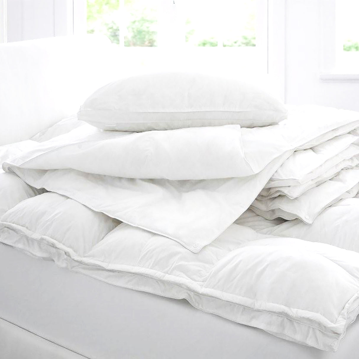 Supreme Four Seasons Clip Together 80% White Duck Down and Feather Quilt Queen