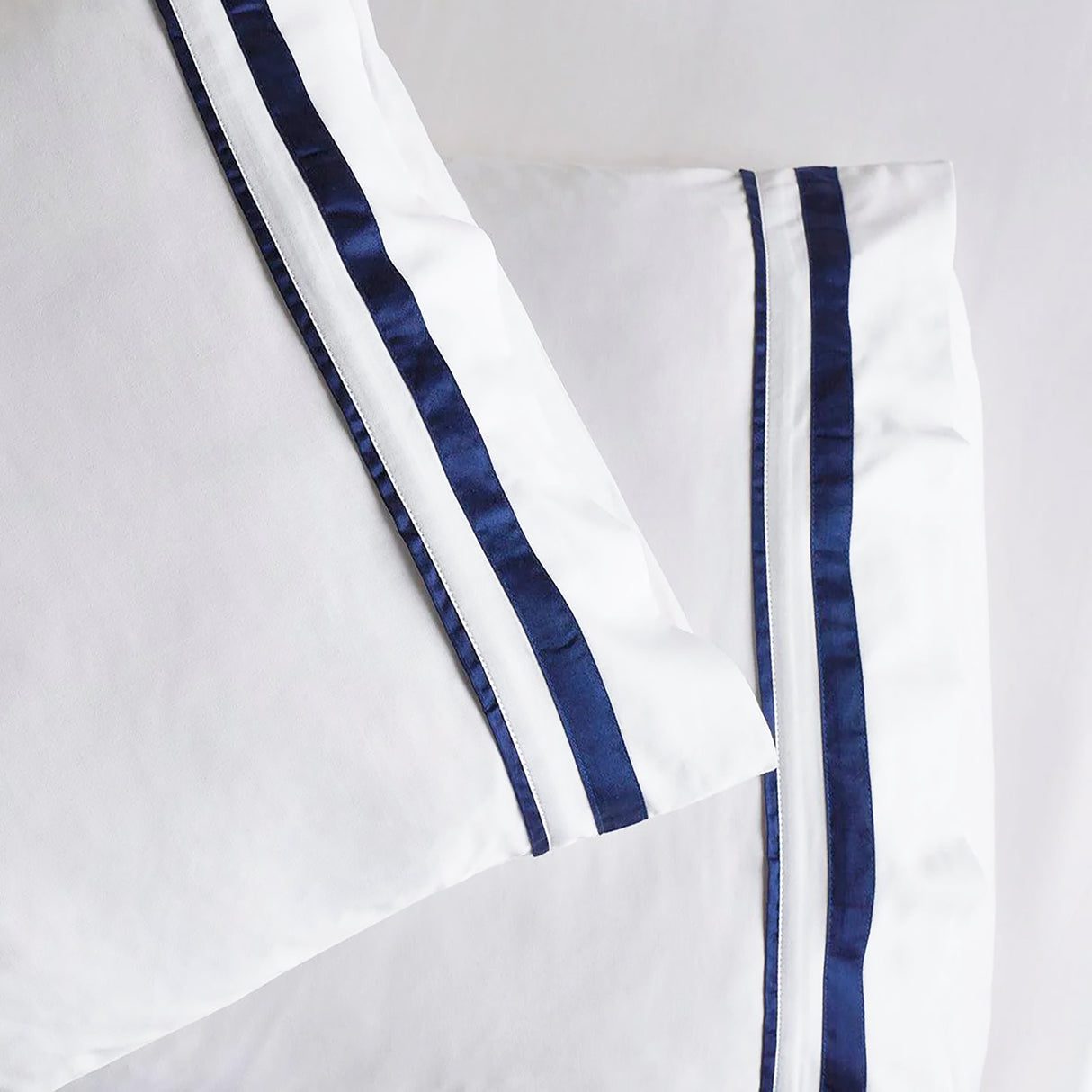 Renee Taylor Cloud 1000 TC Egyptian Cotton Sheet Set Deep Queen White Navy