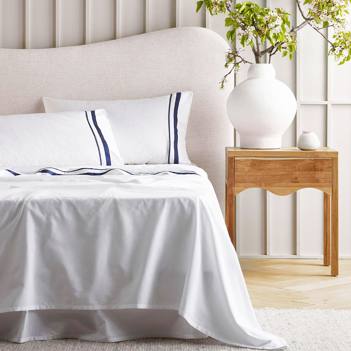 Renee Taylor Cloud 1000 TC Egyptian Cotton Sheet Set Deep Queen White Navy