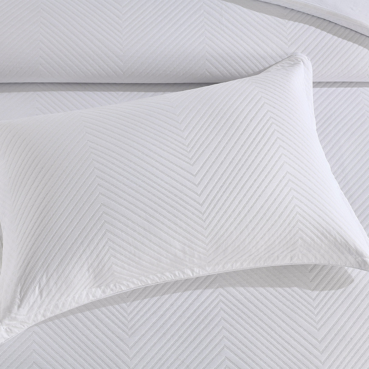 Renee Taylor Atlantis Jacquard Quilt / Duvet Cover Set Super King White