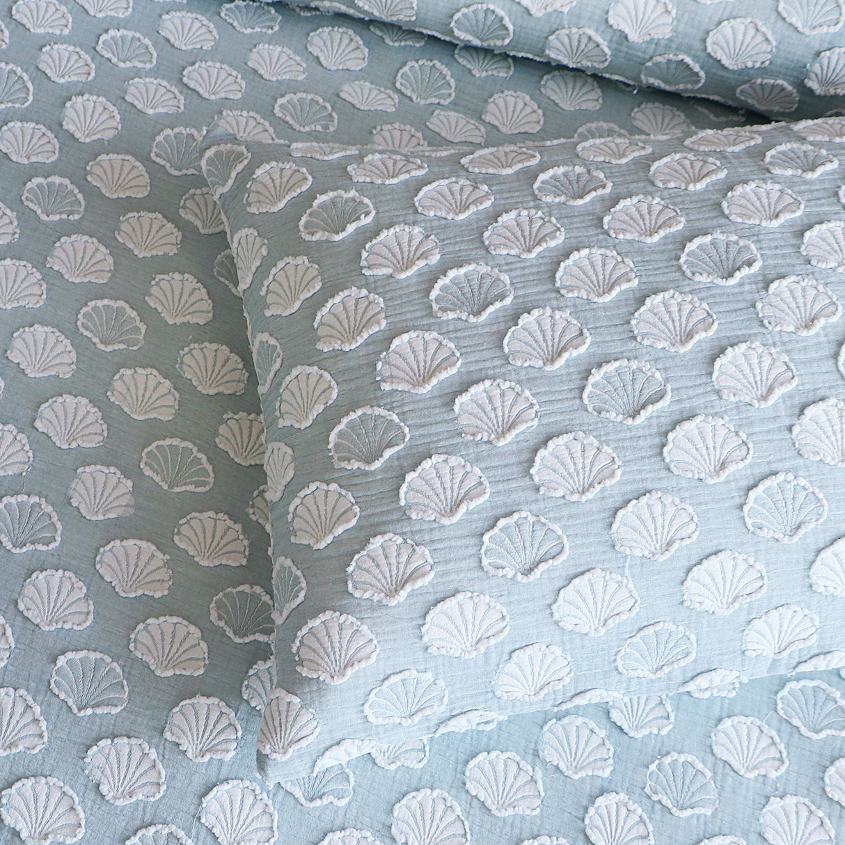 Renee Taylor Coralium Chenille Tufted Jacquard Quilt / Duvet Cover Set Double