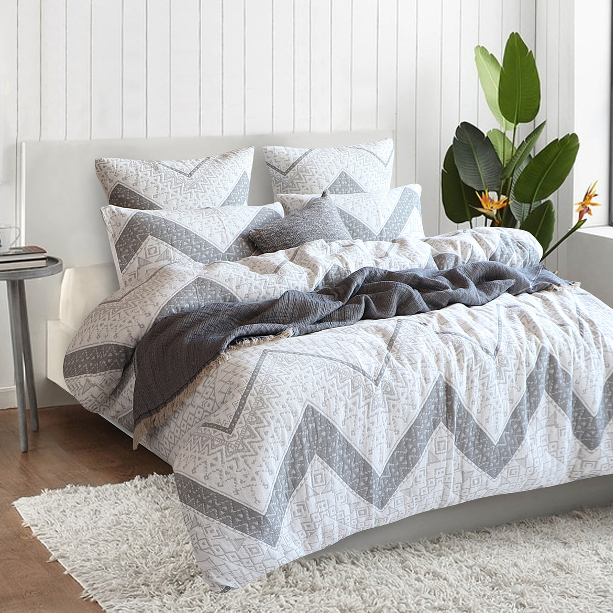 Renee Taylor Indie Jacquard Yarn dye Quilt / Duvet Cover Set Super King