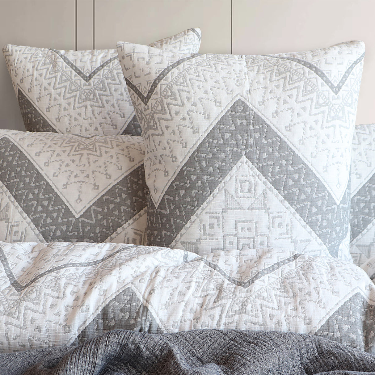 Renee Taylor Indie Jacquard Yarn dye Quilt / Duvet Cover Set Super King