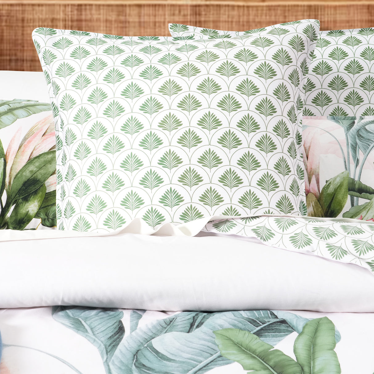 Renee Taylor 300 TC Cotton Reversible Quilt / Duvet Cover Set Double Gardenia
