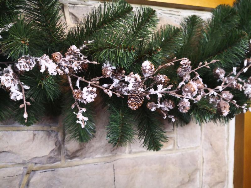 Cone Garland with Snow (1.8m)