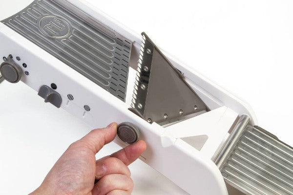 Pl8-Professional-Mandoline-By-Progressive-Progressive