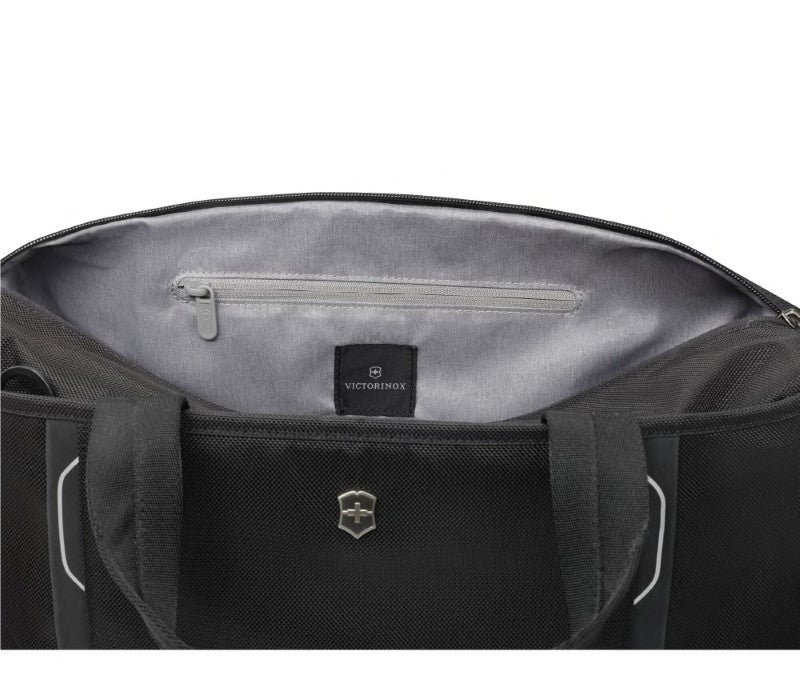 Weekender Duffle Bag - Victorinox Werks Traveler 6.0 (Black)